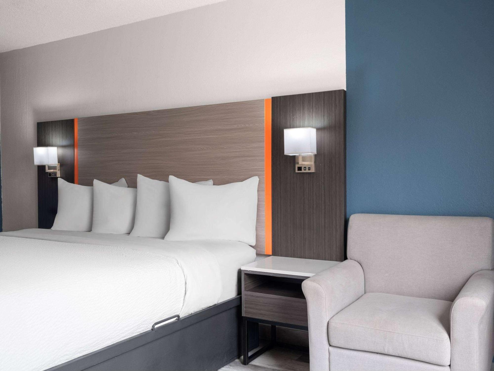 Baymont By Wyndham Indianapolis East Hotel Exterior foto