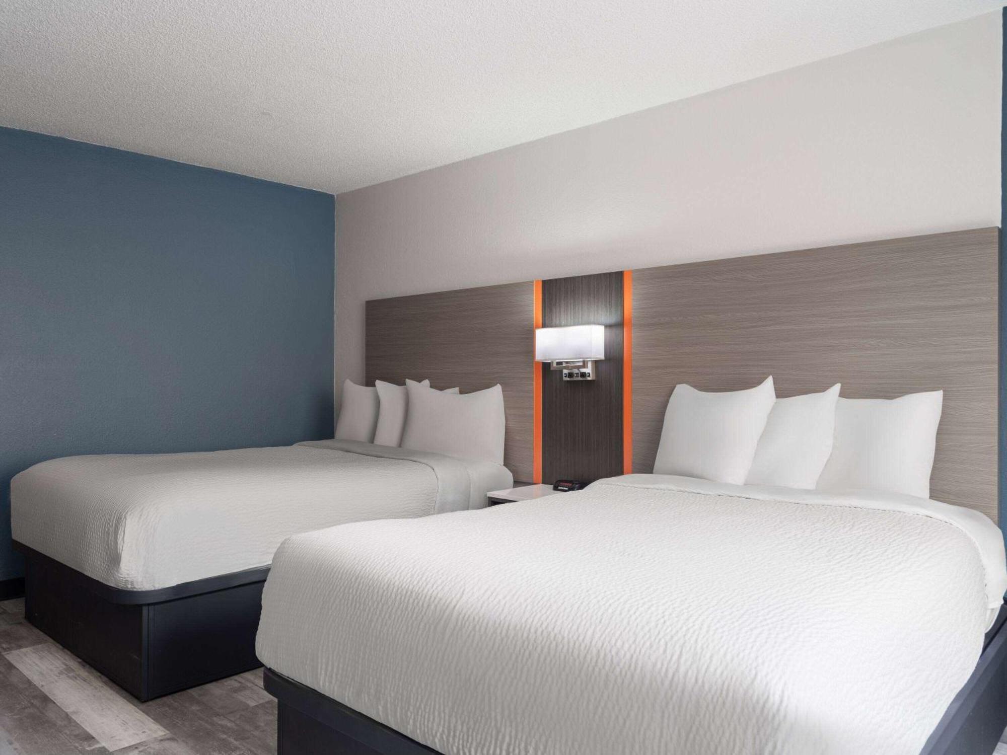 Baymont By Wyndham Indianapolis East Hotel Exterior foto